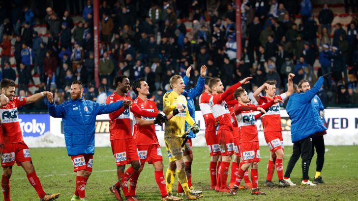 שחקני קורארייק חוגגים