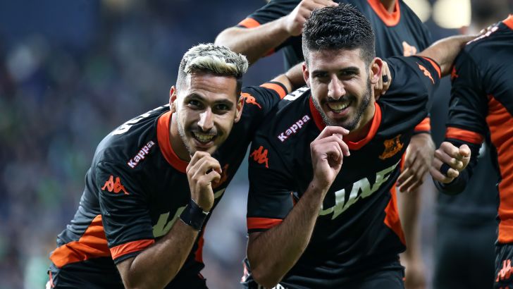 אלמוג בוזגלו חוגג