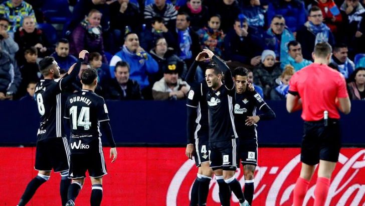 שחקני בטיס חוגגים