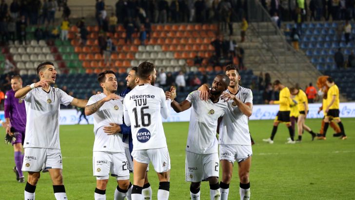 שחקני מכבי ת"א חוגגים