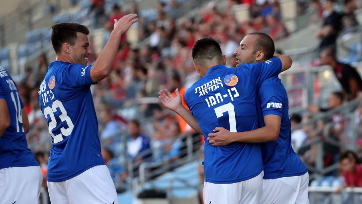 שחקני הפועל קטמון חוגגים