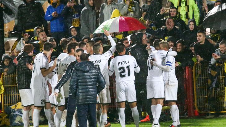 שחקני בית"ר ירושלים חוגגים