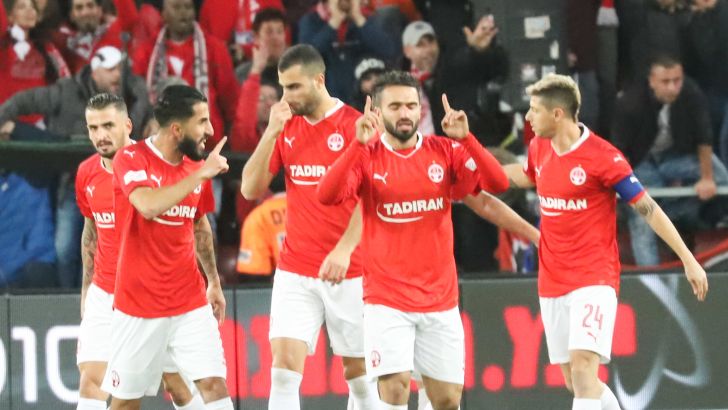 שחקני באר שבע חוגגים