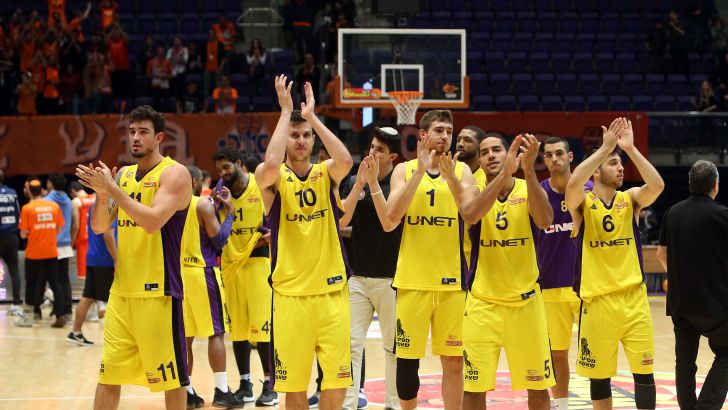 שחקני הפועל חולון