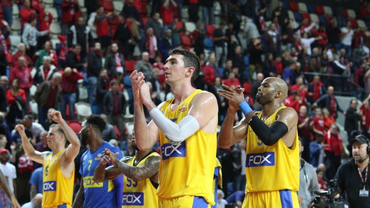 ג'ייק כהן וחבריו חוגגים עלייה לחצי הגמר