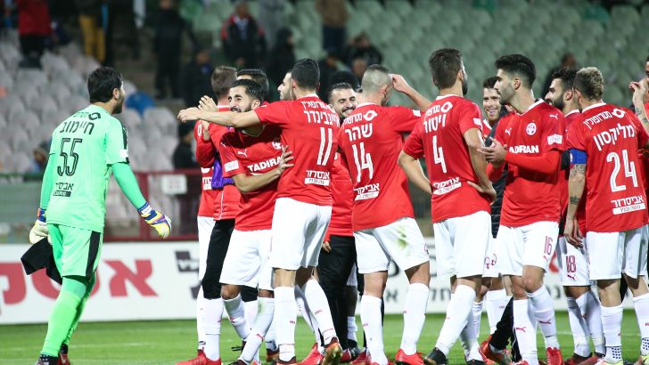 שחקני הפועל באר שבע חוגגים