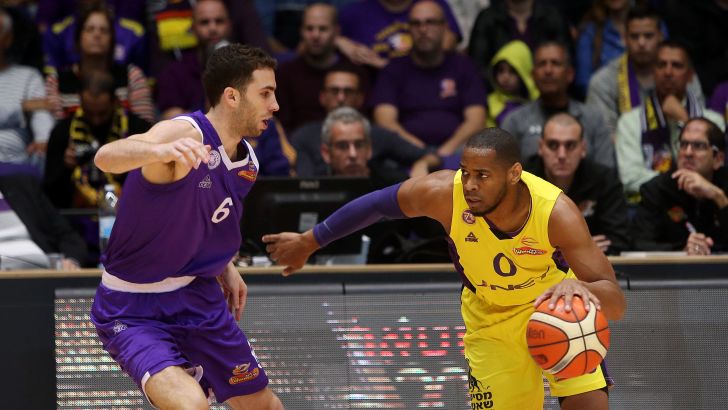 טו הולוואי מול זיו בן צבי