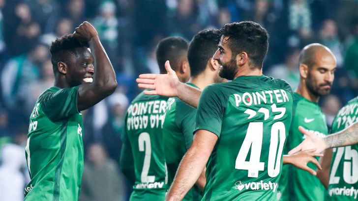 סלליך ושחקני מכבי חיפה חוגגים