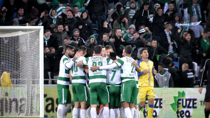 שחקני מכבי חיפה חוגגים