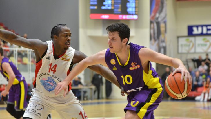 גיא פניני מול ג'ייקובן בראון