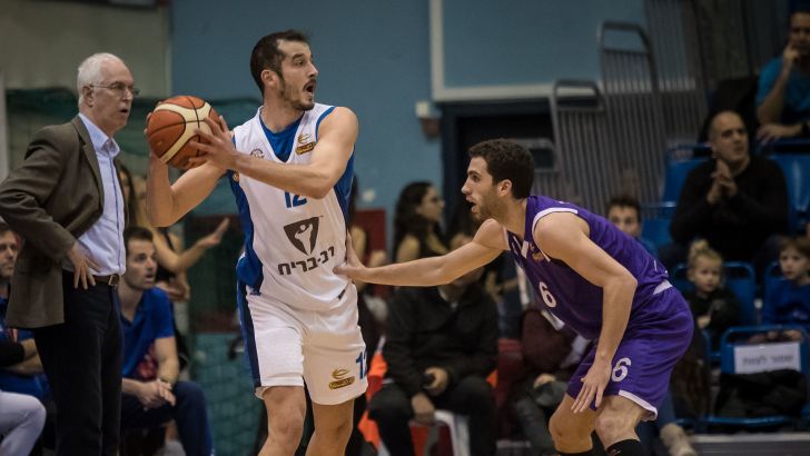 אבירם זליקוביץ' מול זיו בן צבי