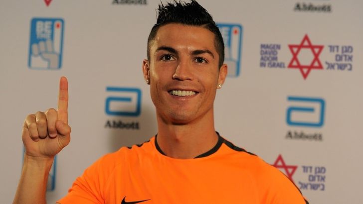 כריסטיאנו רונאלדו בקמפיין עם מגן דוד אדום
