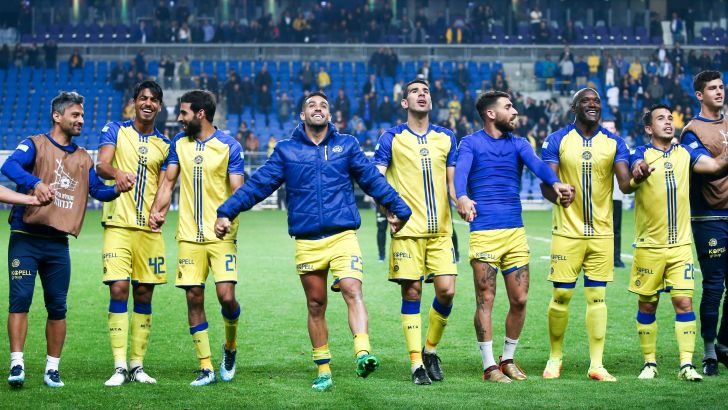 שחקני מכבי תל אביב חוגגים