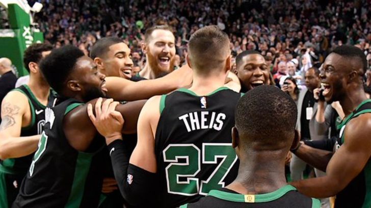 שחקני בוסטון חוגגים