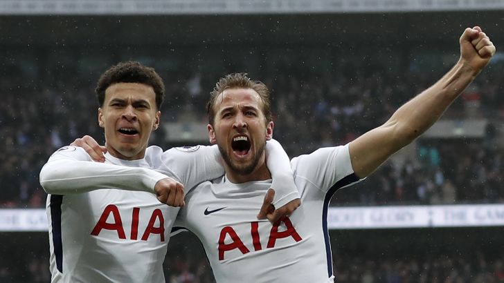 הארי קיין עם דלה עלי