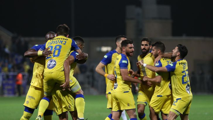 שחקני מכבי תל אביב חוגגים