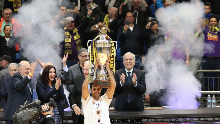 הפועל חולון והגביע