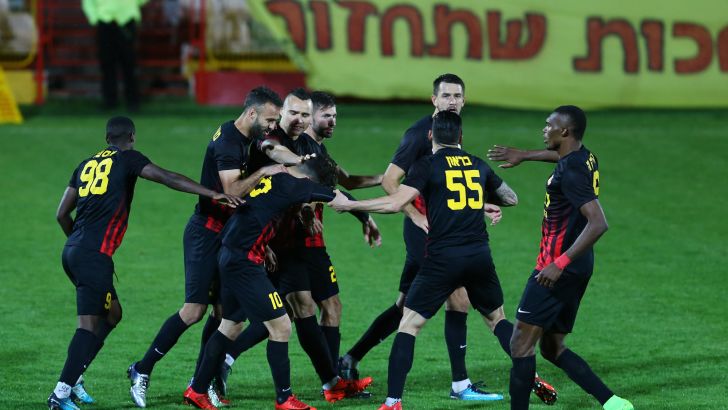 שחקני אשדוד חוגגים