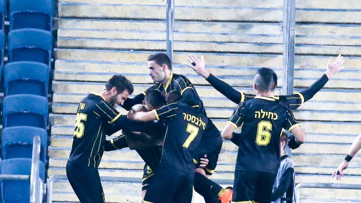 שחקני בית"ר ירושלים חוגגים