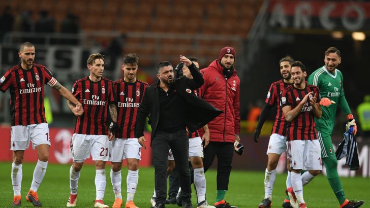 ג'נארו גאטוסו עם שחקני מילאן