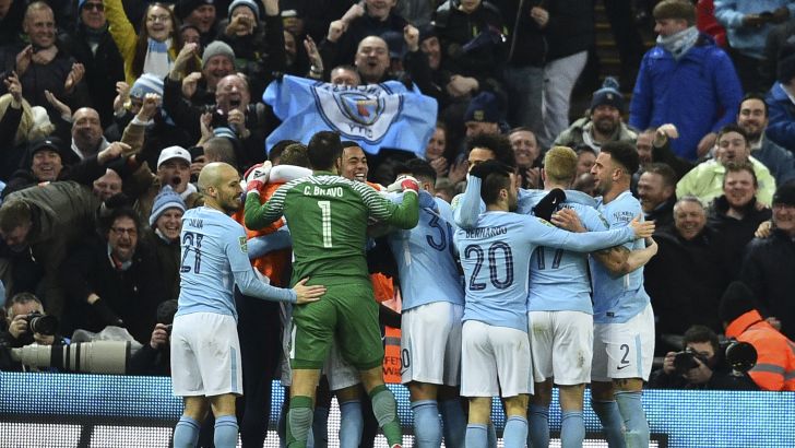 שחקני מנצ'סטר סיטי חוגגים