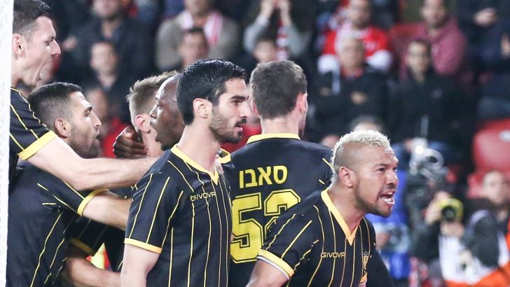 שחקני בית"ר חוגגים