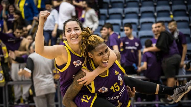 שחקניות אליצור חולון חוגגות