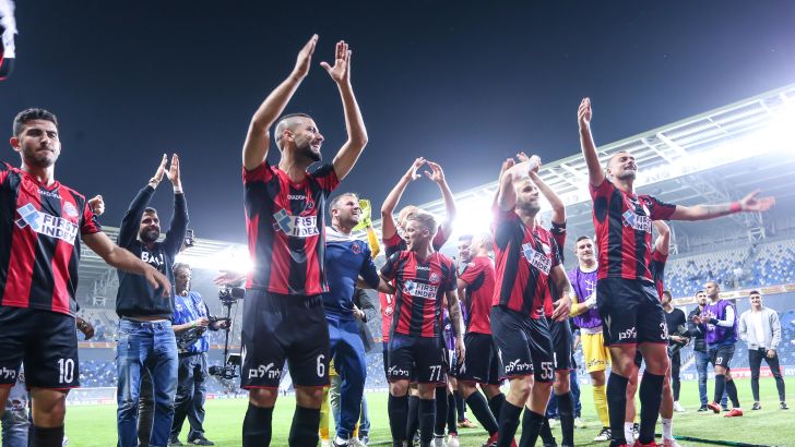 שחקני הפועל חיפה חוגגים