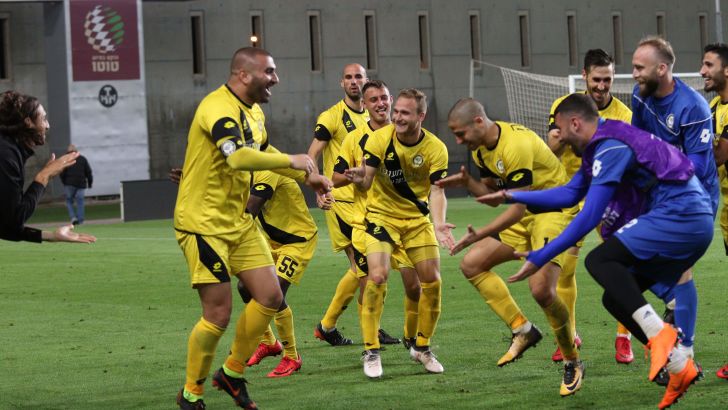 ערן לוי ושחקני מכבי נתניה חוגגים