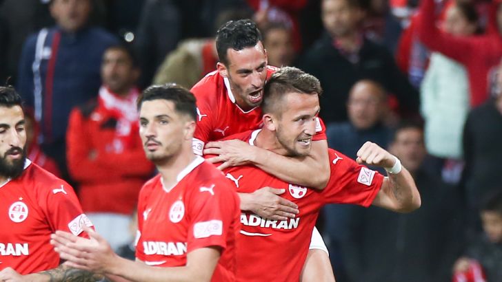 שחקני הפועל באר שבע חוגגים