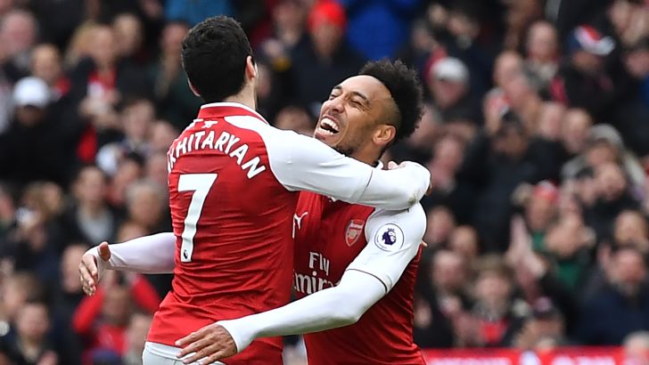 אובמיאנג חוגג עם מחיטריאן