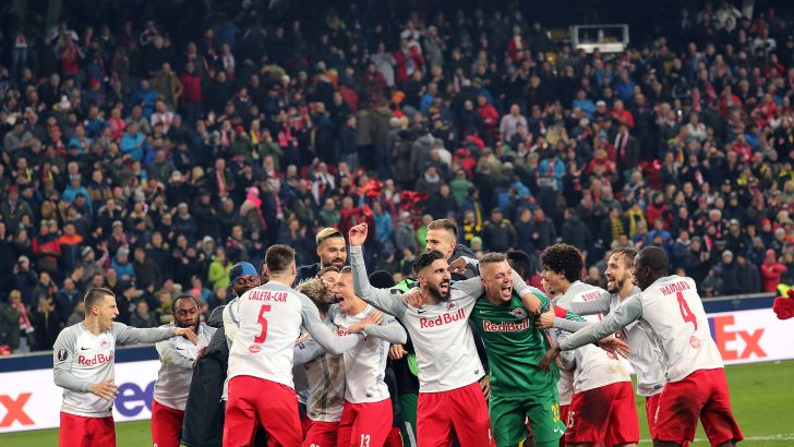 מואנס דאבור חוגג עם שחקני זלצבורג