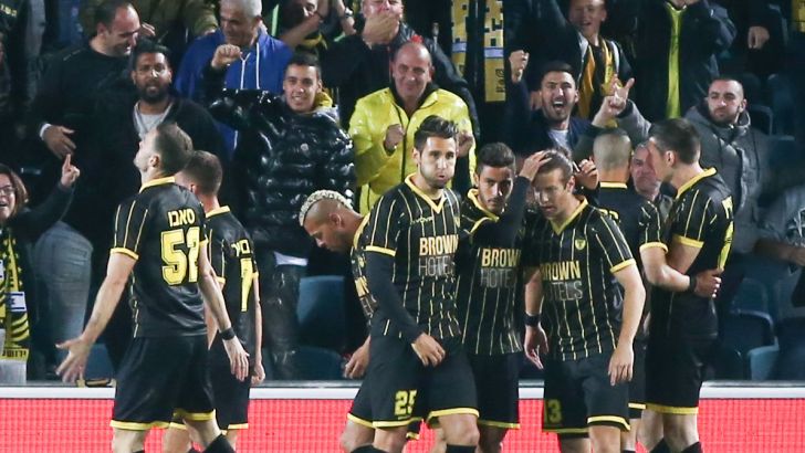 וארן, סאבו ושחקני בית"ר חוגגים