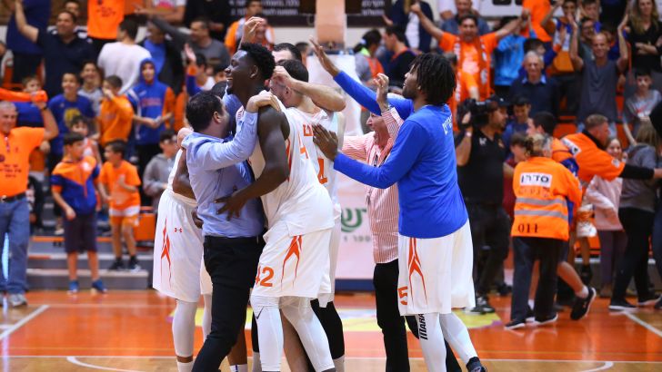 שחקני נס ציונה חוגגים