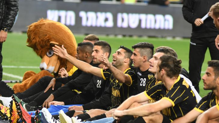 שחקני בית"ר ירושלים מודים לקהל