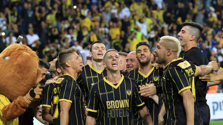 שחקני בית"ר ירושלים חוגגים