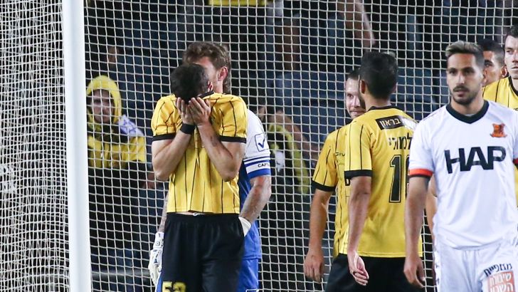 אריק סאבו ממרר בבכי