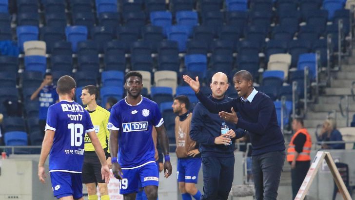 מסאיי דגו עם שחקני הפועל אשקלון