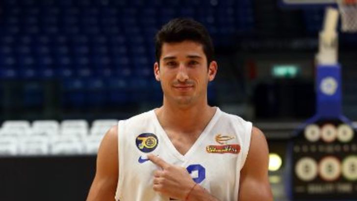 ג'ון דיברתולומיאו מכבי תל אביב מדים לבנים