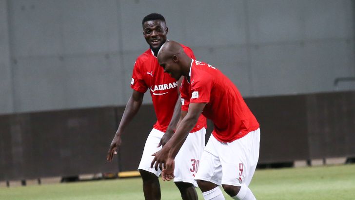 טוני וואקמה וג'ון אוגו