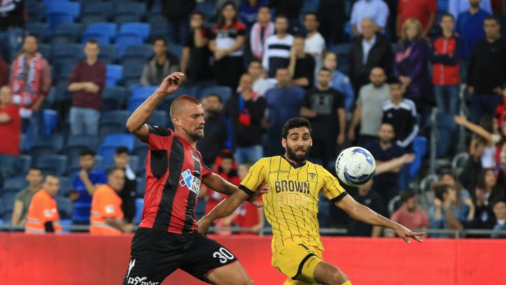 גבריאל תמאש מול חן עזרא