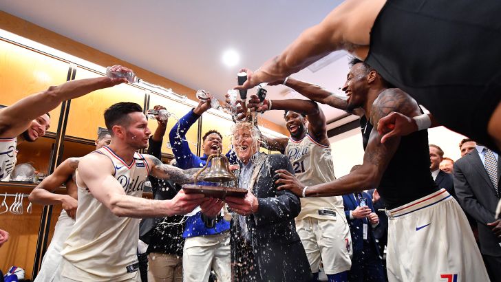 שחקני פילדלפיה חוגגים