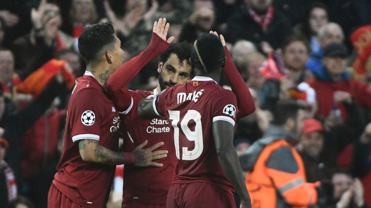 מוחמד סלאח חוגג עם שחקני ליברפול