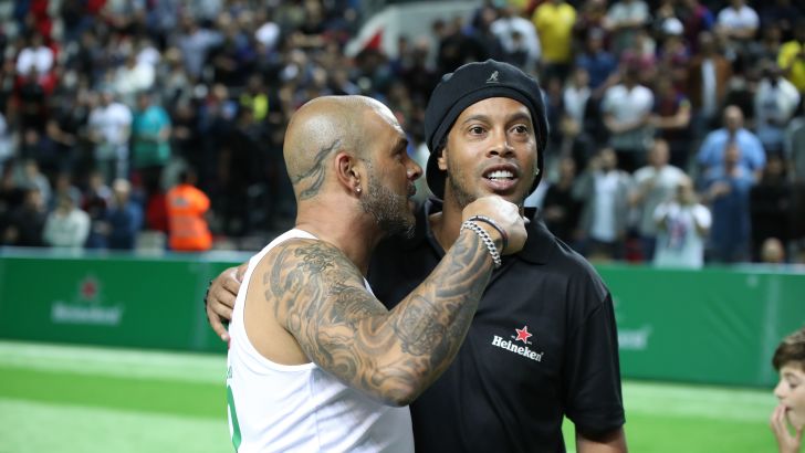 רונאלדיניו, אייל גולן