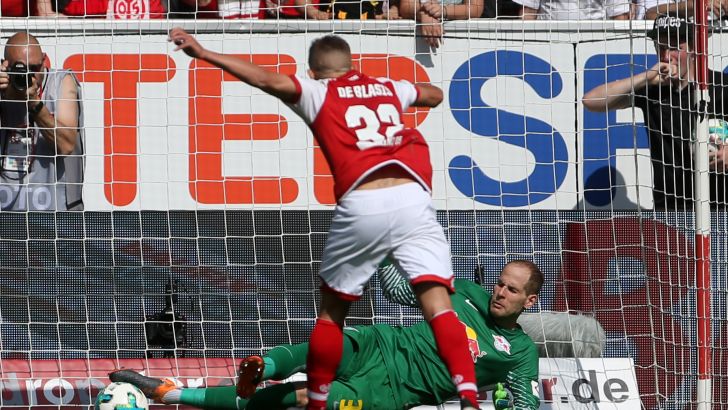 פבלו דה בלאסיס מול פטר גולאצ'י