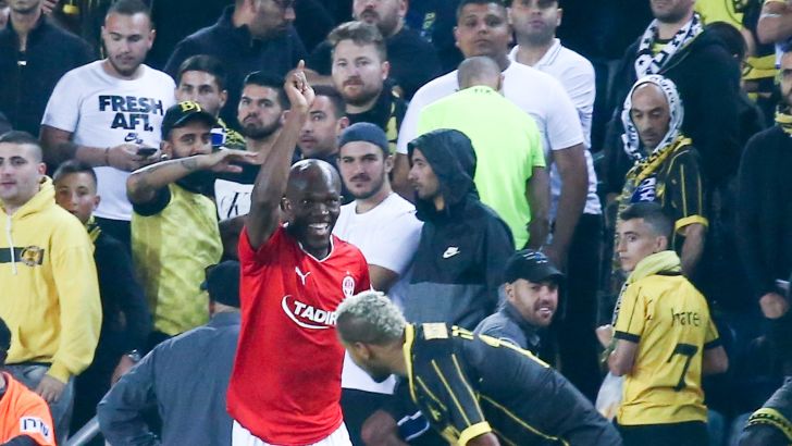 טוני וואקמה עם קלאודמיר פריירה