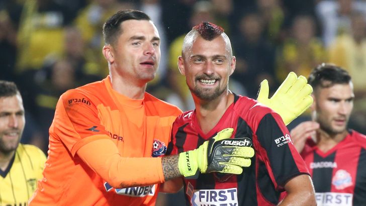 ארנסטס שטקוס, גבריאל תמאש