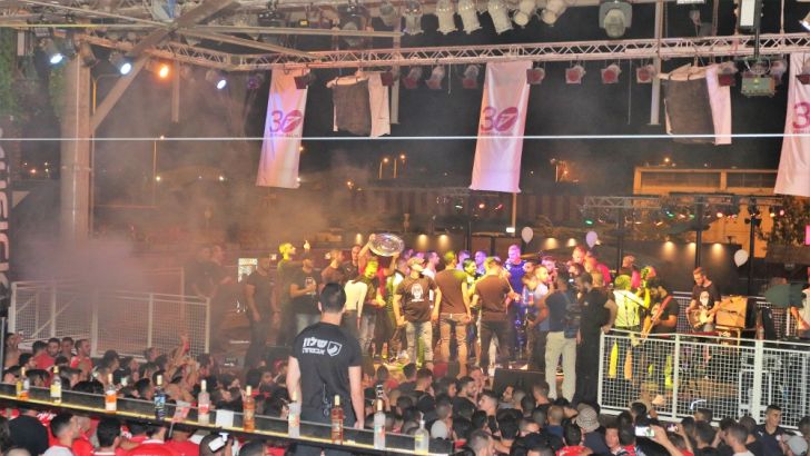 שחקני הפועל באר שבע חוגגים