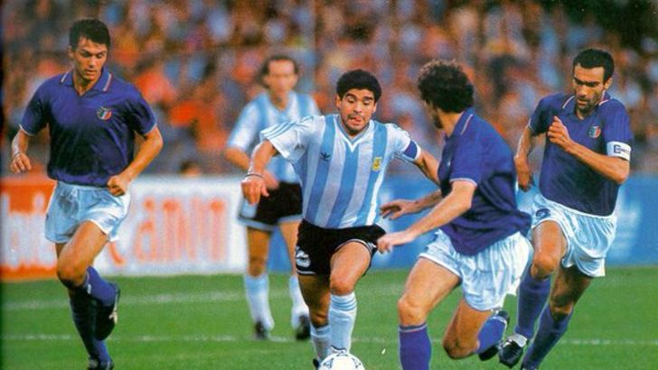 דייגו מראדונה נגד איטליה 1990