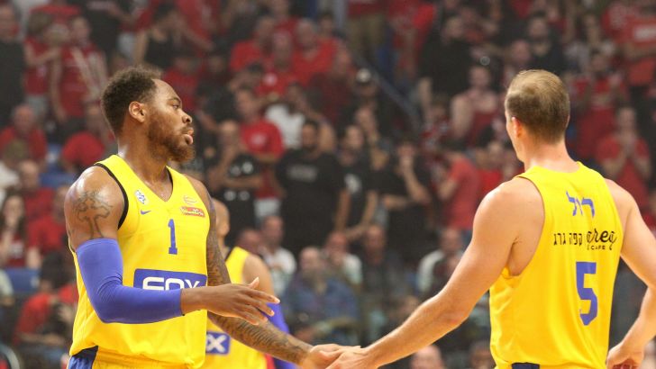 דשון תומאס, מייקל רול